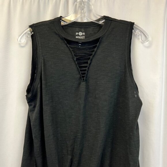 So Womens Sleeveless Slashed V-Neck Lightweight Top Black Small New - Picture 2 of 8